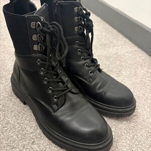 Source Unknown Black Ankle Boots